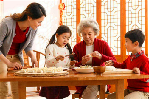 轩尼斯门窗：从中西节日看中西家庭观念差异